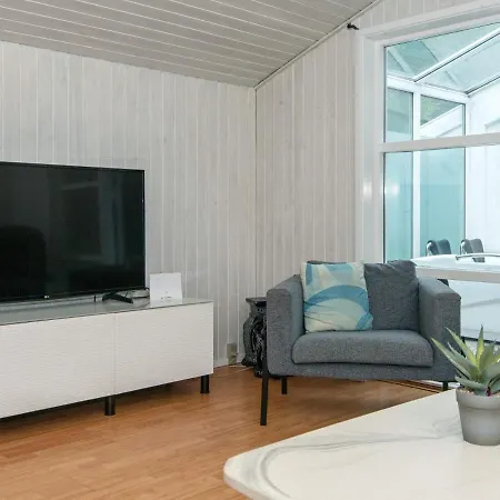 Five-bedroom Holiday In Logstor בית נופש