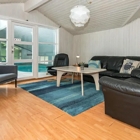 בית נופש Five-bedroom Holiday In Logstor *