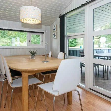 Five-bedroom Holiday In Logstor