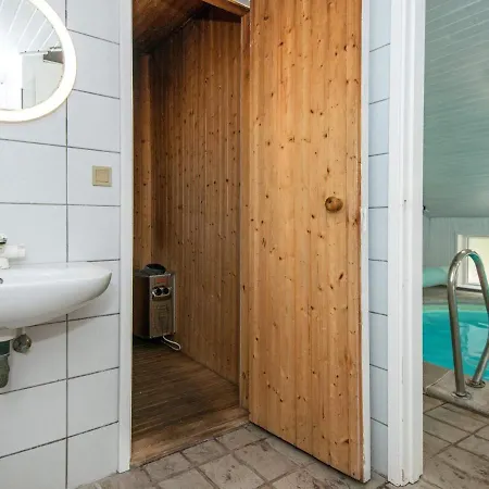 Five-bedroom Holiday In Logstor *
